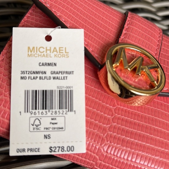 MICHAEL KORS CARMEN MEDIUM FLAP LOGO BIFOLD WALLET GRAPEFRUIT - Picture 7 of 16